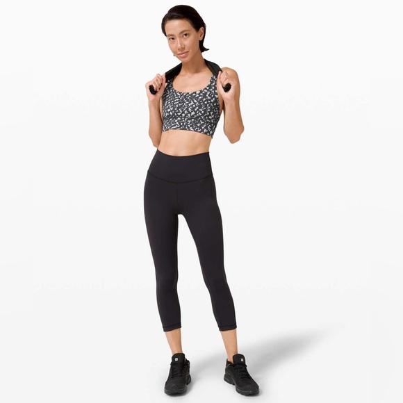 Lululemon Black and White Sports Bra with Racerback(Size 6) - Picture 7 of 17